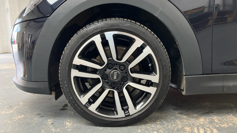 MINI Hatchback 1.5 Cooper Exclusive 3dr Auto Petrol Hatchback